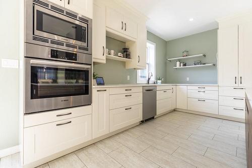 47 Mountain Avenue, Hamilton, ON - Indoor Photo Showing Kitchen