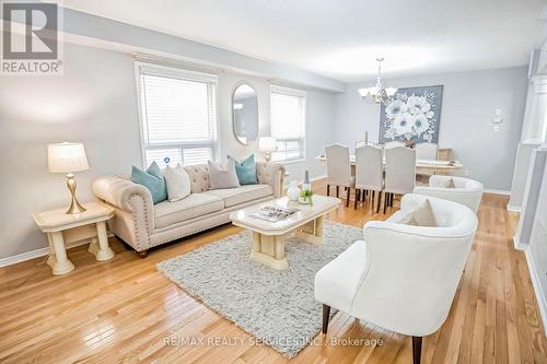 126 Luella Crescent, Brampton (Fletcher'S Meadow), ON - Indoor Photo Showing Living Room