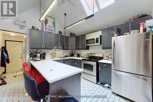 534 Queen Street E, Toronto (Moss Park), ON - Indoor Photo Showing Kitchen