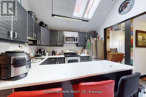 534 Queen Street E, Toronto, ON - Indoor Photo Showing Kitchen