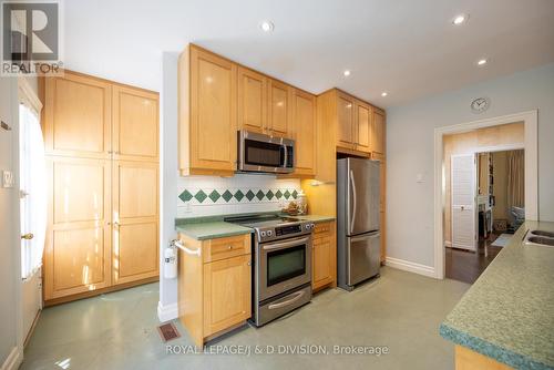 13 Forest Glen Crescent, Toronto (Bridle Path-Sunnybrook-York Mills), ON - Indoor Photo Showing Kitchen