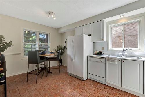 2120 Headon Road|Unit #23, Burlington, ON - Indoor Photo Showing Kitchen With Double Sink