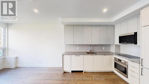 805 - 2481 Taunton Road, Oakville, ON - Indoor Photo Showing Kitchen