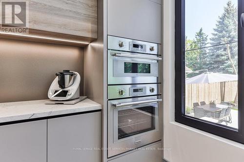 1617 Trotwood Avenue, Mississauga, ON - Indoor Photo Showing Kitchen