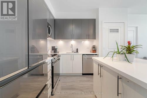 Ph1 - 4677 Glen Erin Drive, Mississauga (Erin Mills), ON - Indoor Photo Showing Kitchen With Upgraded Kitchen