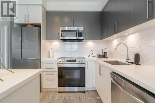 Ph1 - 4677 Glen Erin Drive, Mississauga (Erin Mills), ON - Indoor Photo Showing Kitchen With Stainless Steel Kitchen With Upgraded Kitchen