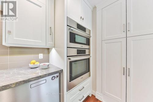 1440 Indian Grove, Mississauga, ON - Indoor Photo Showing Kitchen