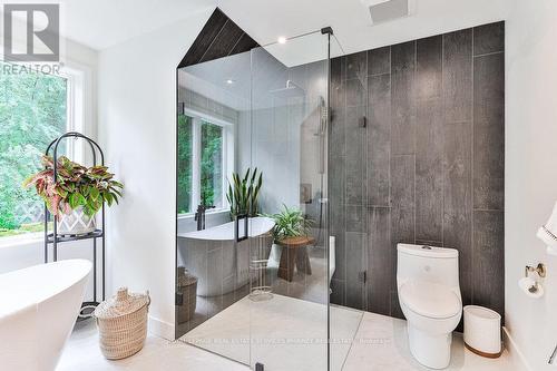 1440 Indian Grove, Mississauga, ON - Indoor Photo Showing Bathroom