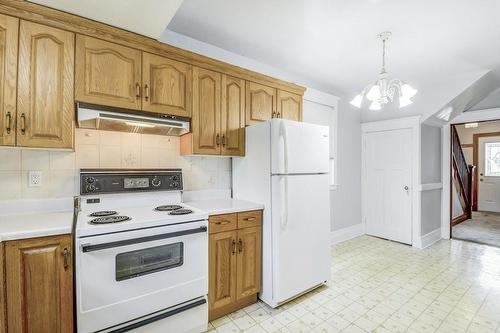 113 Kensington Avenue N, Hamilton, ON - Indoor Photo Showing Kitchen