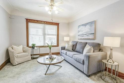 113 Kensington Avenue N, Hamilton, ON - Indoor Photo Showing Living Room