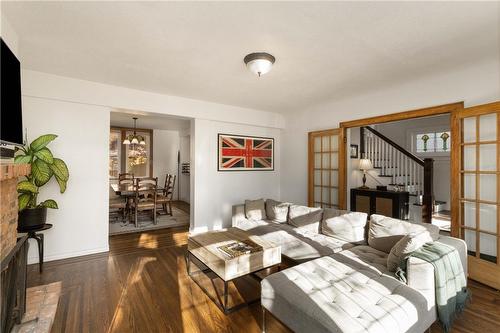 295 Plains Road W, Burlington, ON - Indoor Photo Showing Living Room