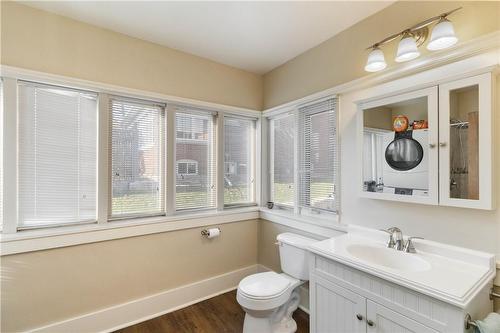 295 Plains Road W, Burlington, ON - Indoor Photo Showing Bathroom