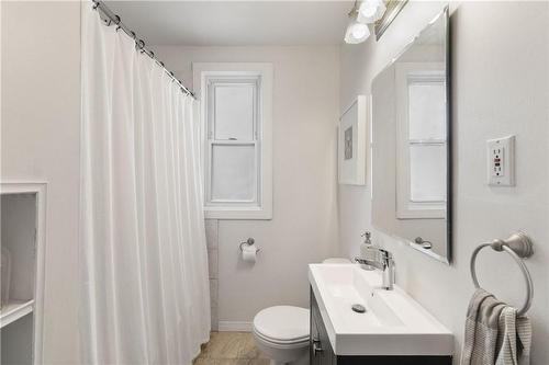 295 Plains Road W, Burlington, ON - Indoor Photo Showing Bathroom