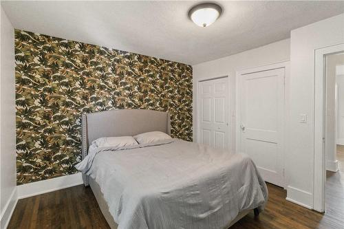 295 Plains Road W, Burlington, ON - Indoor Photo Showing Bedroom