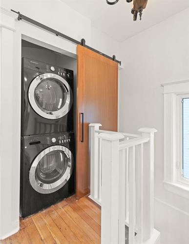 469 Gertrude Avenue, Winnipeg, MB - Indoor Photo Showing Laundry Room