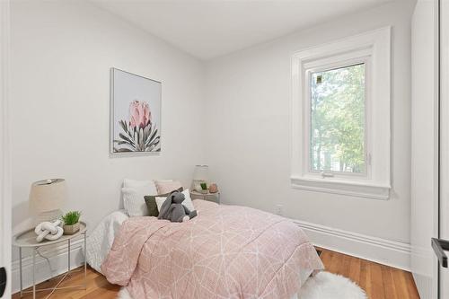 469 Gertrude Avenue, Winnipeg, MB - Indoor Photo Showing Bedroom