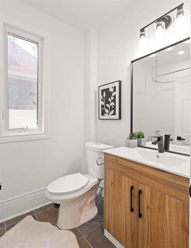 469 Gertrude Avenue, Winnipeg, MB - Indoor Photo Showing Bathroom