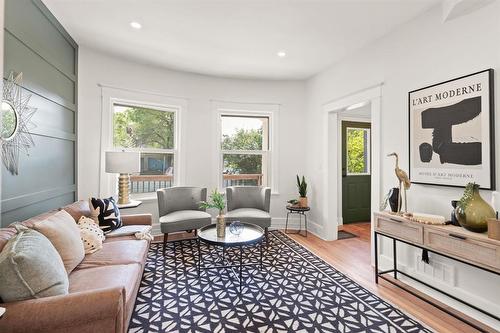 469 Gertrude Avenue, Winnipeg, MB - Indoor Photo Showing Living Room