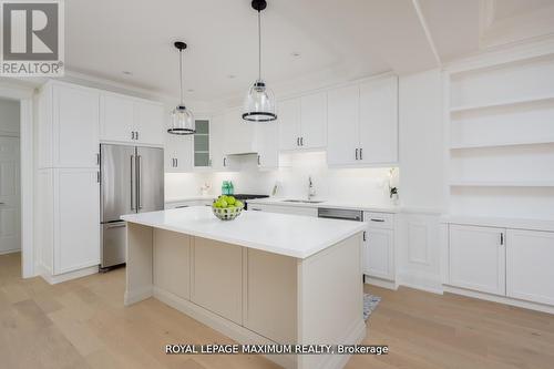 42 Fairfield Avenue, Toronto (Long Branch), ON - Indoor Photo Showing Kitchen With Upgraded Kitchen