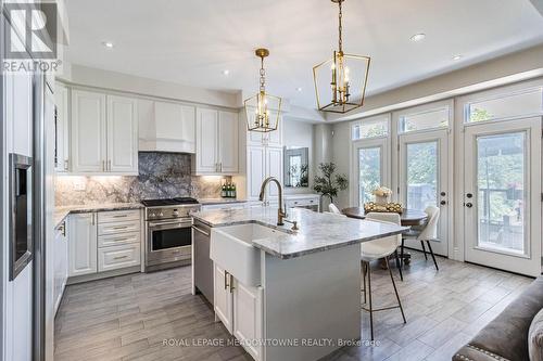 21 Provost Trail, Brampton, ON - Indoor Photo Showing Kitchen With Upgraded Kitchen