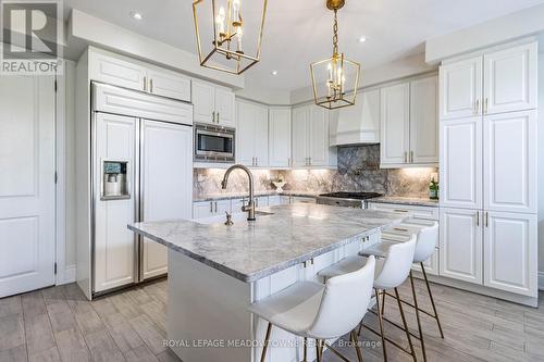 21 Provost Trail, Brampton, ON - Indoor Photo Showing Kitchen With Upgraded Kitchen