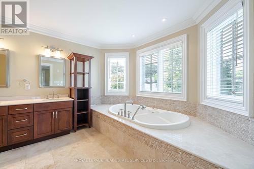 1647 Trotwood Avenue, Mississauga, ON - Indoor Photo Showing Bathroom