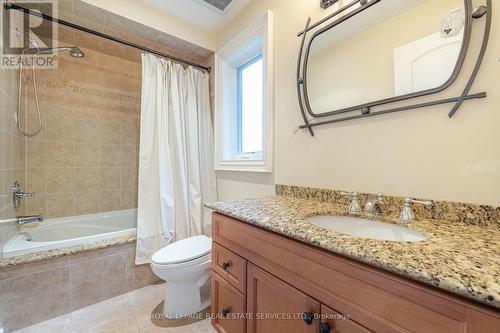 1647 Trotwood Avenue, Mississauga, ON - Indoor Photo Showing Bathroom