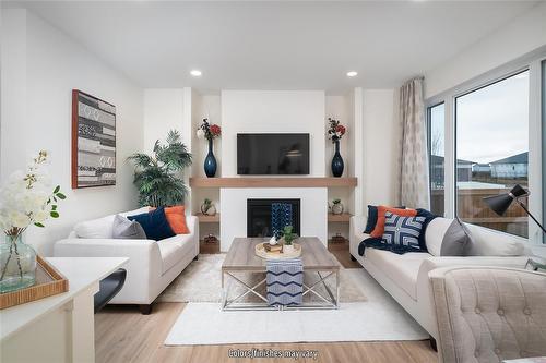 10 Barnes Place, West St Paul, MB - Indoor Photo Showing Living Room With Fireplace