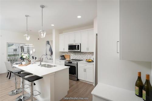 10 Barnes Place, West St Paul, MB - Indoor Photo Showing Kitchen With Upgraded Kitchen