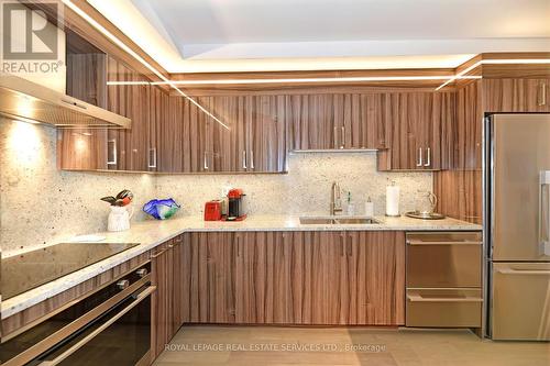 1703 - 110 Bloor Street W, Toronto (Annex), ON - Indoor Photo Showing Kitchen With Double Sink With Upgraded Kitchen