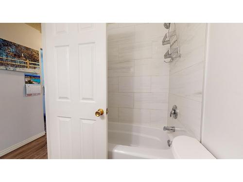 303 - 112 17Th Avenue S, Cranbrook, BC - Indoor Photo Showing Bathroom