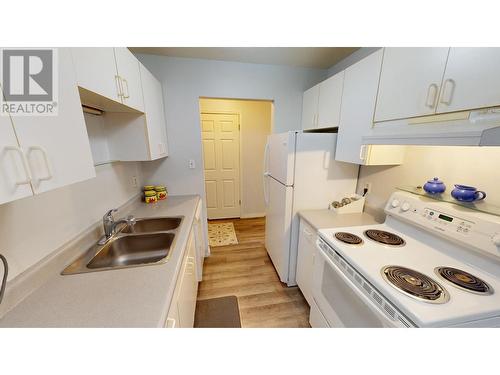 112 17Th  S Avenue Unit# 303, Cranbrook, BC - Indoor Photo Showing Kitchen With Double Sink