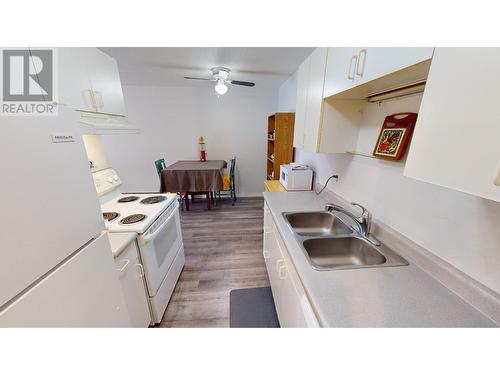 112 17Th  S Avenue Unit# 303, Cranbrook, BC - Indoor Photo Showing Kitchen With Double Sink