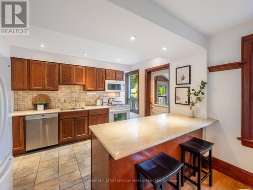 560 Hillsdale Avenue E, Toronto (Mount Pleasant East), ON - Indoor Photo Showing Kitchen