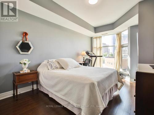 401 - 9 Burnhamthorpe Crescent, Toronto (Islington-City Centre West), ON - Indoor Photo Showing Bedroom