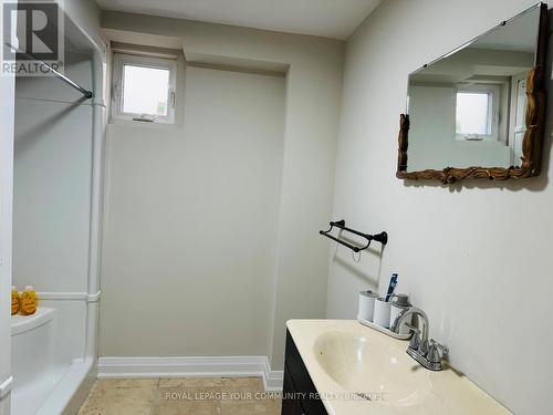 87 Maple Grove Avenue, Richmond Hill, ON - Indoor Photo Showing Bathroom