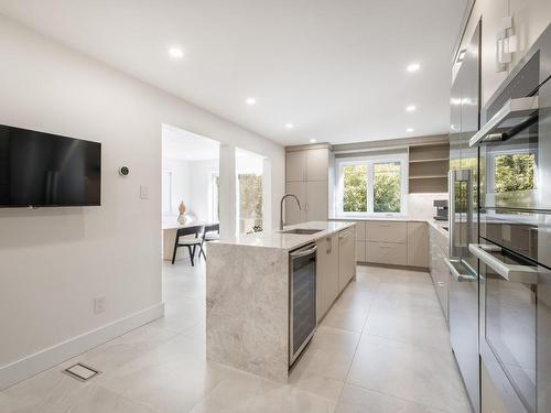 Cuisine - 111 Av. Amberley, Pointe-Claire, QC - Indoor Photo Showing Kitchen