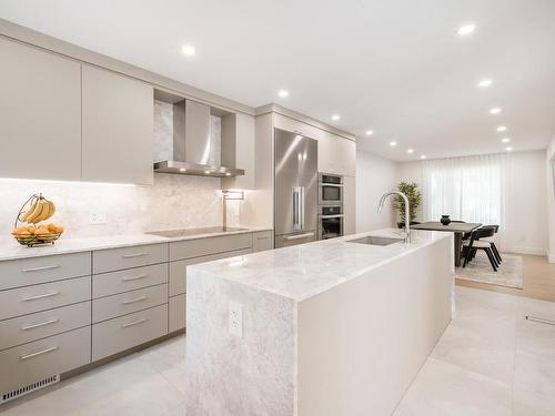 Cuisine - 111 Av. Amberley, Pointe-Claire, QC - Indoor Photo Showing Kitchen With Upgraded Kitchen