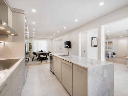 Cuisine - 111 Av. Amberley, Pointe-Claire, QC - Indoor Photo Showing Kitchen With Upgraded Kitchen