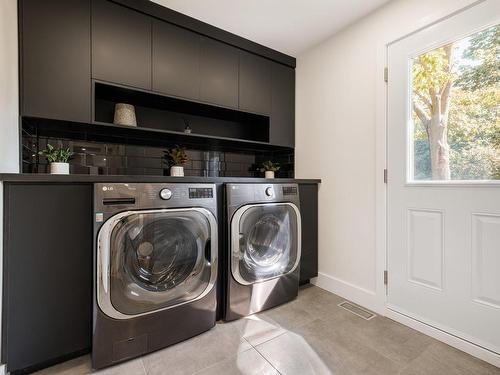 Laundry room - 111 Av. Amberley, Pointe-Claire, QC - Indoor Photo Showing Laundry Room