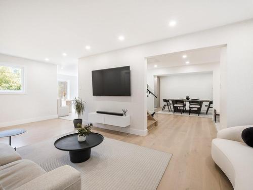 Living room - 111 Av. Amberley, Pointe-Claire, QC - Indoor Photo Showing Living Room