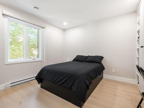 Bedroom - 111 Av. Amberley, Pointe-Claire, QC - Indoor Photo Showing Bedroom