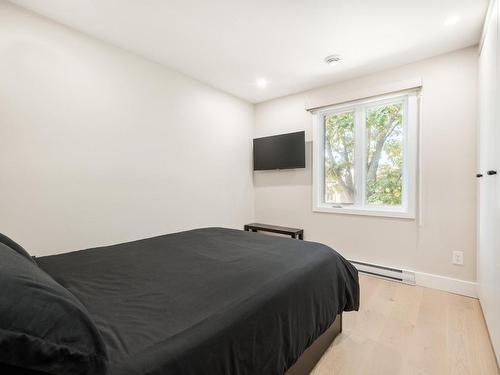 Chambre Ã Â coucher - 111 Av. Amberley, Pointe-Claire, QC - Indoor Photo Showing Bedroom