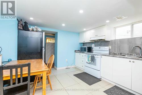 9 Hertford Avenue, Toronto, ON - Indoor Photo Showing Kitchen