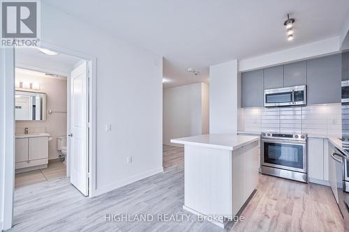 805 - 4699 Glen Erin Drive, Mississauga, ON - Indoor Photo Showing Kitchen With Upgraded Kitchen