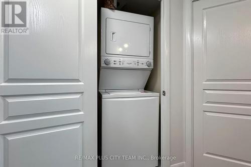 1801 - 18 Yonge Street, Toronto (Waterfront Communities), ON - Indoor Photo Showing Laundry Room