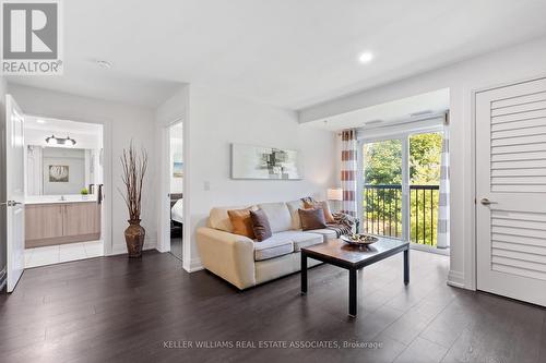 2201 - 481 Rupert Avenue, Whitchurch-Stouffville, ON - Indoor Photo Showing Living Room