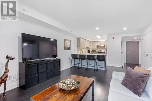 2201 - 481 Rupert Avenue, Whitchurch-Stouffville, ON - Indoor Photo Showing Living Room