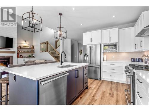 115 Echo Ridge Drive, Kelowna, BC - Indoor Photo Showing Kitchen With Double Sink With Upgraded Kitchen