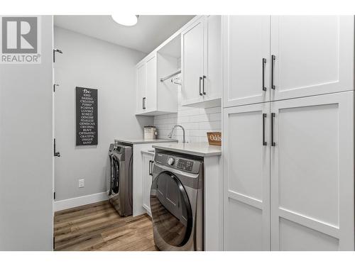 115 Echo Ridge Drive, Kelowna, BC - Indoor Photo Showing Laundry Room